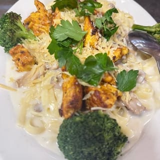 Chicken Broccoli Alfredo Pasta